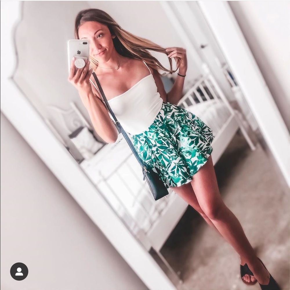 Vestique Palm Shorts